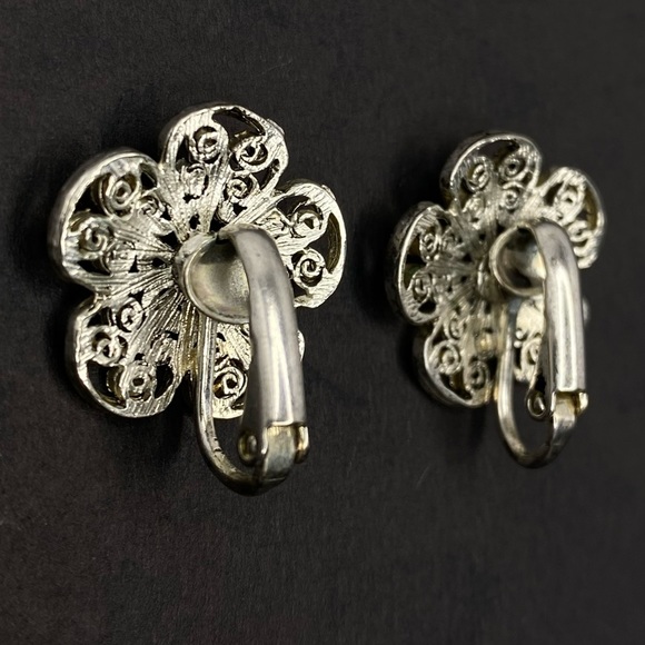 VINTAGE AMETHYST STONE Center FLOWER FILIGREE SPIRAL Designed Clip On Earrings - Picture 6 of 10